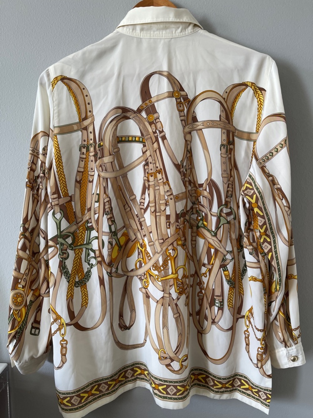 Printed equestrian-inspired Scarf Printed Button-Down Shirt gold buttons - Picture 2 of 9